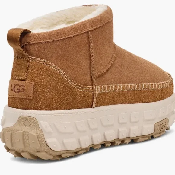 UGG® All-Gender Venture Daze Ultra Mini Boot - Chestnut. Size: Women 8-Men 7 - Picture 3 of 8